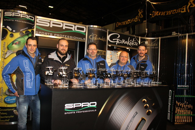 das deutsche Team von Spro mit einem eigenen Stand auf der Angeln ind Duisburg