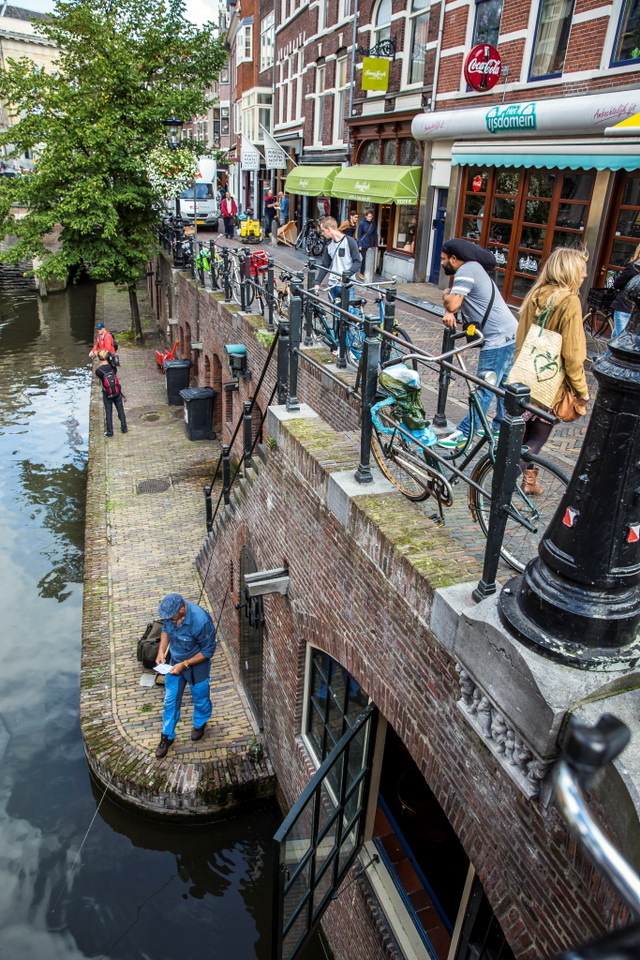 Ed en Marco trekken veel bekijks in de binnenstad van Utrecht.