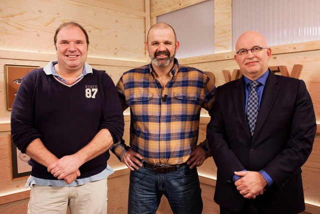 Henk Mensinga (l) en Henk Staghouwer over het unieke zeeforelproject Lauwersmeer.