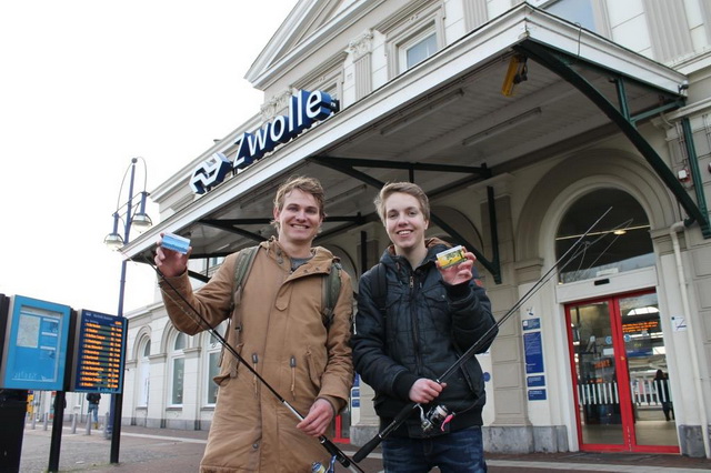 OV-vissen met Thomas van der Lande (r) bij Vis TV Next.