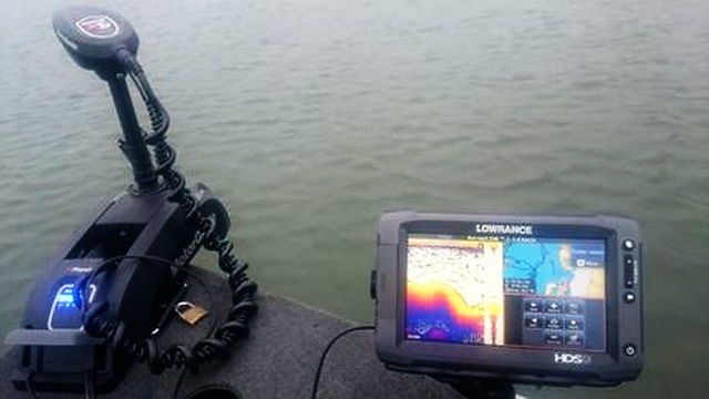 De MotorGuide Xi5 GPS Pinpoint met Lowrance Gateway. Hiermee kan de MotorGuide communiceren met de Lowrance diepte meters.