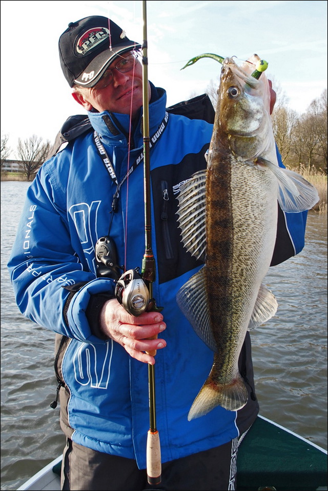 Met de LEOZA introduceert Spro een baitcastingreel die zowel verticaalvissers met lichte aasjes als de roofvissers die graag zwaarder kunstaas werpen aanspreekt! 