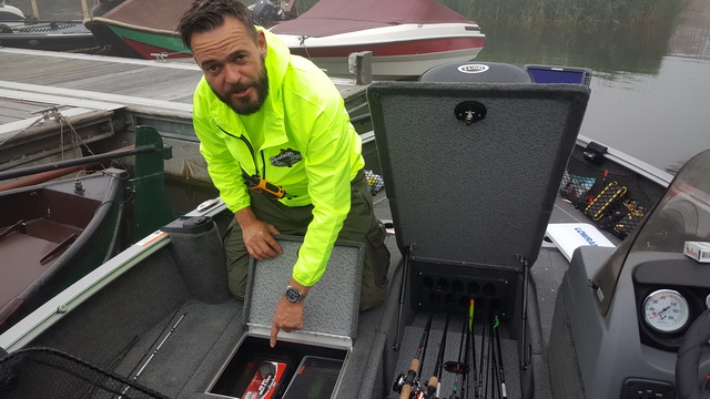 Elke ochtend voor vetrek de strenge bootcontroles