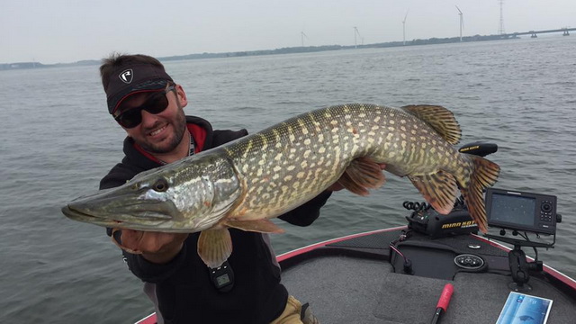 Sylvain Legendre met een mooie snoek.