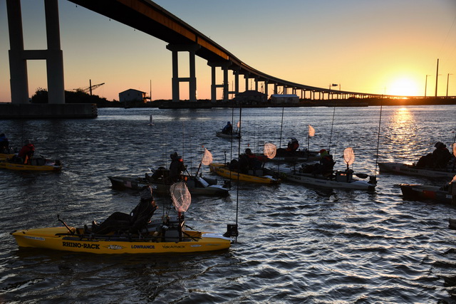 Start van de derde en laatste dag van de Hobie Fishing Worlds (qua weer ziet het er beter uit dan het in wekelijkheid was)