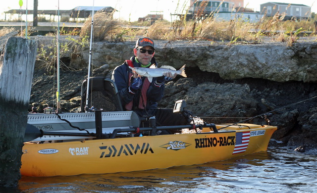 De nieuwe Wereldkampioen Steve Lessard met een Speckled Trout