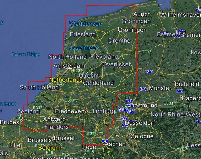 Dit is een zgn small kaart dus alleen het gebied Nederland staat erop maar met sonarcharts en Community Edits.