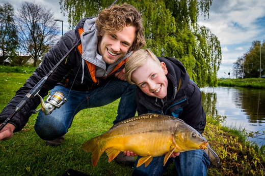 ZONDAG AFLEVERING 2 BART LEERT VISSEN – PENVISSEN OP KARPER