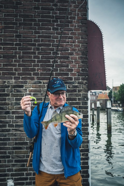 Al snel is het raak voor Ed en vangt hij de eerste Dordtse baars