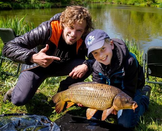 KARPEREN MET DE VASTE STOK IN BART LEERT VISSEN!