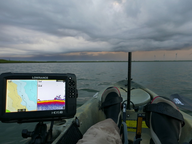 De nieuwe Lowrance HDS 9 Carbon is echt een perfecte match voor op de Hobie Outback kajak.