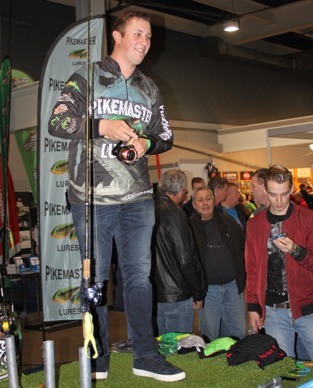 Veel demo's bij de groothandels...Pike Master Lures