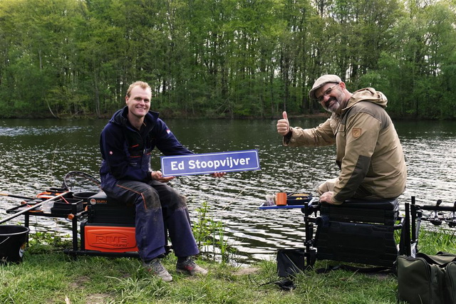 Marco Kraal en Ramon Ansing gaan methodfeederen aan de Ed Stoopvijver.