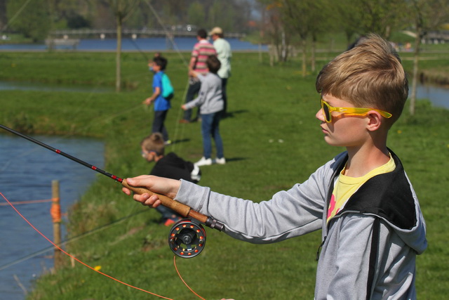 De jeugd heeft de toekomst en met het vliegvissen een hobby voor het leven.