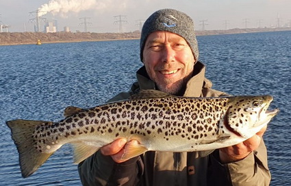 Dennis Horvath forel vissen met de spinhengel.