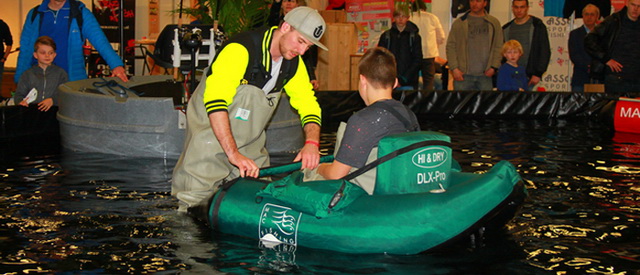 Ook de jeugd raakt snel gewend met de bellyboat