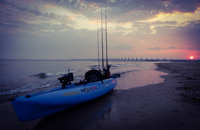 De Oosterschelde stormvloedkering is de scheiding tussen de Oosterschelde en de Noordzee