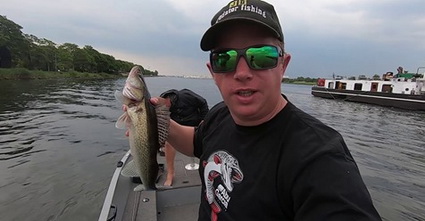 Video Jeroen Bouwer. Vissen met de dropshot op snoekbaars.