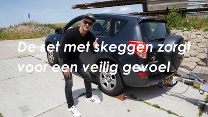 Video in je eentje traileren op een steile helling!