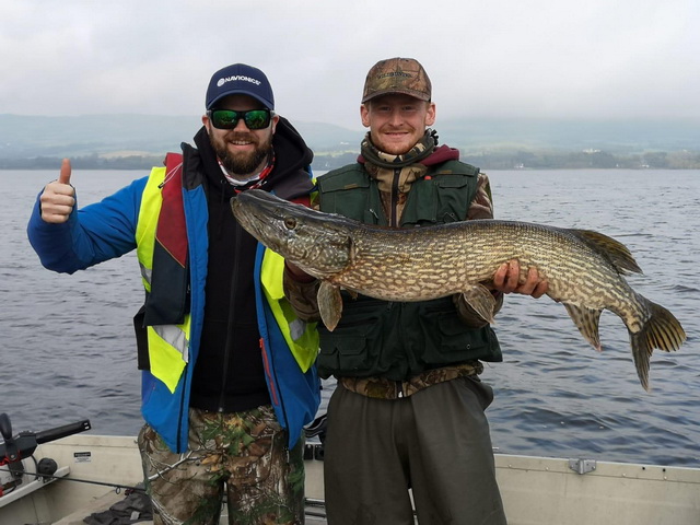 A big fish perfect landed on the measuring board, great fish guys!