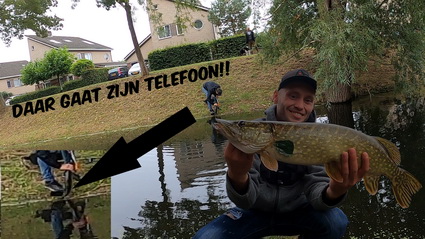 Video vissen op snoek met kunstaas. Telefoon te water!