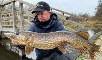 Video Jeroen Bouwer. Vissen met dood aas in de polder.