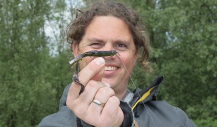 Pieter-Bas Broeckx van de Vistechnische Dienst aanwezig bij Fauna Hengelsport