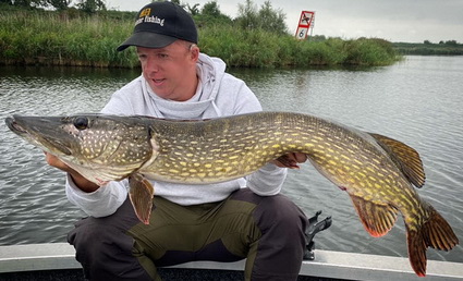 Nieuwe video Jeroen Bouwer. Mega snoek in de boot.